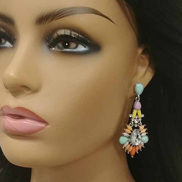 STUNNING Multi Colored Rhinestone Earrings - Picture 2 of 3